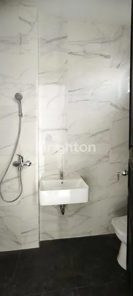 image JARANG ADA  ARAYA. LOKASI CIAMIK. NEW HOUSE . JALAN BOULEVARD 2 M AN. HOOK (4)