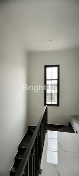 image JARANG ADA  ARAYA. LOKASI CIAMIK. NEW HOUSE . JALAN BOULEVARD 2 M AN. HOOK (8)