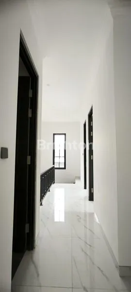 image JARANG ADA  ARAYA. LOKASI CIAMIK. NEW HOUSE . JALAN BOULEVARD 2 M AN. HOOK (5)