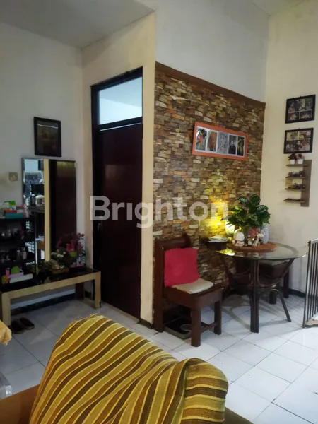 image HUNIAN MODERN & NYAMAN – LEBAR 9 METER, CARPORT 2 MOBIL! (3)