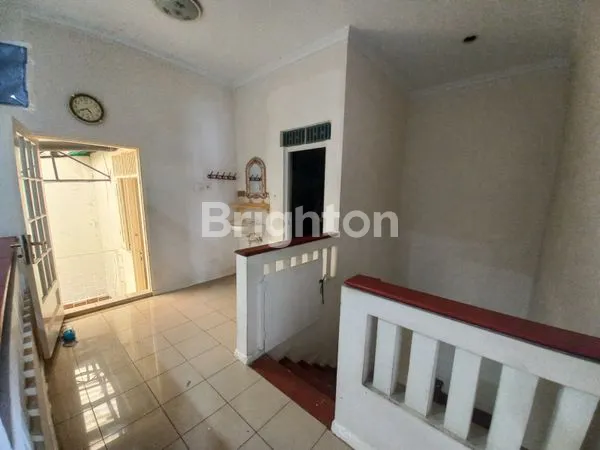 image SEWA KONTRAK RUMAH 2LANTAI CITRALAND VILLA SENTRA RAYA SURABAYA BARAT (5)