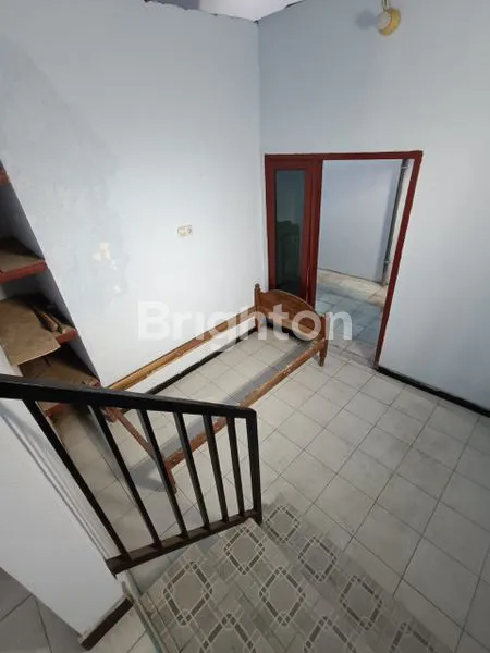 image RUMAH 2 LANTAI SEMI FURNISHED, LOKASI PUSAT KOTA (5)