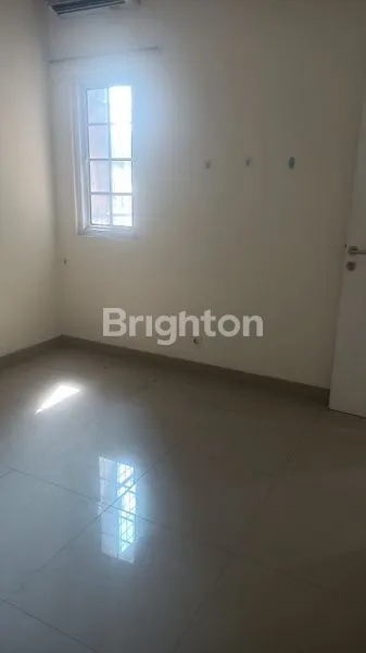 image RUMAH DIKONTRAKAN CLUSTER ONE GATE SYSTEM DI PARAMOUNT VILLAGE (5)