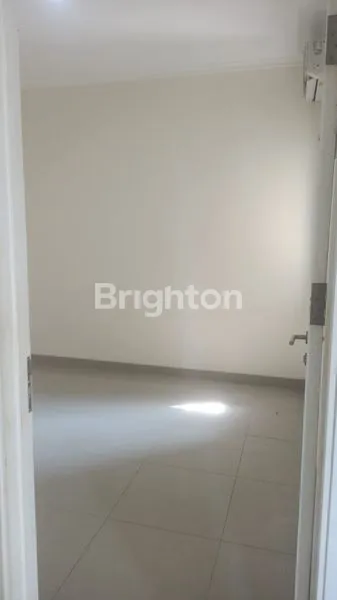 image RUMAH DIKONTRAKAN CLUSTER ONE GATE SYSTEM DI PARAMOUNT VILLAGE (4)