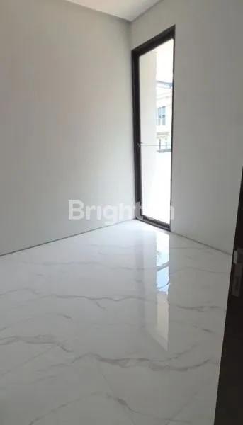 image DIJUAL RUMAH SIAP HUNI MINIMALIS WOODLAND CITRALAND (2)