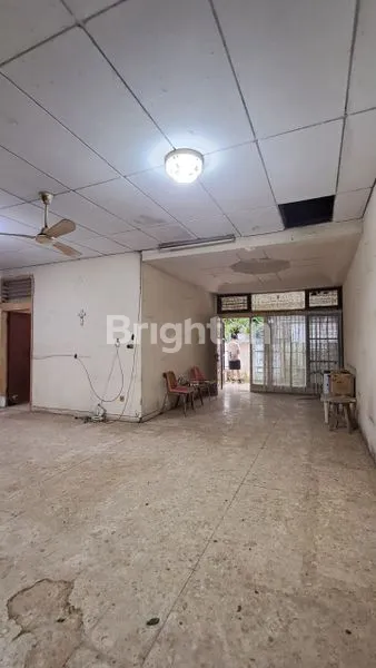 image DIJUAL RUMAH TUA LOKASI BAGUS BEBAS BANJIR SIAP DIBANGUN JAKARTA BARAT (3)