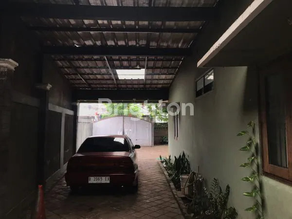 image DIJUAL RUMAH LAHAN LUAS LIMO DEPOK (4)
