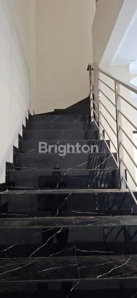 image RUMAH 2 LANTAI NEW GRESS NGINDEN INTAN DEKAT ARAYA DEKAT MANYAR INDAH (6)