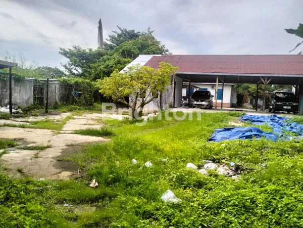 image RUMAH DIJUAL DENGAN TANAH YANG LUAS (4)
