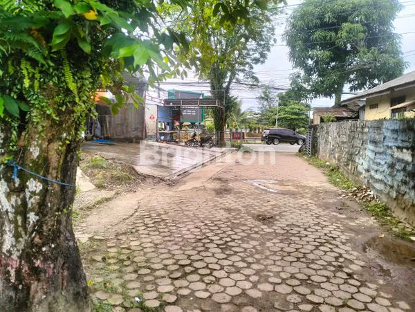 image RUMAH DIJUAL DENGAN TANAH YANG LUAS (5)