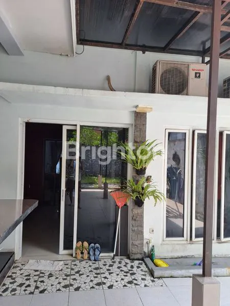 image HUNIAN MEWAH 2 LANTAI DENGAN AREA TERBUKA LUAS DI VILA BOGOR INDAH 5  DAPATKAN KENYAMANAN TINGGAL DI SALAH SATU KAWASAN PALING DICARI DI BOGOR. RUMAH INI MENAWARKAN RUANG YANG SANGAT LAPANG DENGAN LUAS TANAH 226 M  2  , MEMBERIKAN ANDA KEBEBASAN UNTUK MEM (8)