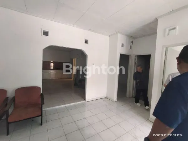 image RUMAH POSISI HOOK DEKAT KOLAM RENANG REGENCY (4)