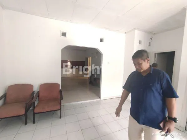 image RUMAH POSISI HOOK DEKAT KOLAM RENANG REGENCY (7)