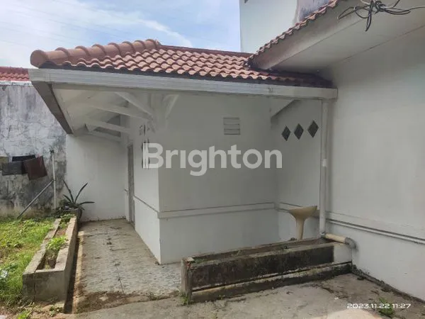 image RUMAH POSISI HOOK DEKAT KOLAM RENANG REGENCY (3)