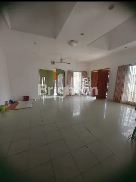 image RUMAH HUNIAN LUAS EKSLUSIF DAN ICONIC LINGKUNGAN ASRI (3)