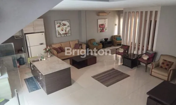 image RUMAH 3 LANTAI DI RAFFLES HILLS CIBUBUR\N (2)