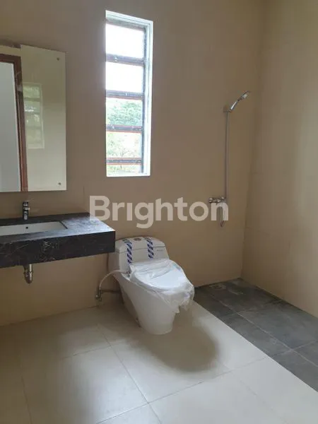 image RUMAH EAST TERRACE 2 LANTAI METLAND DEKAT GREENLAKE STRATEGIS DEKAT PINTU TOL KARANG TENGAH (4)