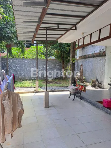 image HUNIAN MEWAH 2 LANTAI DENGAN AREA TERBUKA LUAS DI VILA BOGOR INDAH 5  DAPATKAN KENYAMANAN TINGGAL DI SALAH SATU KAWASAN PALING DICARI DI BOGOR. RUMAH INI MENAWARKAN RUANG YANG SANGAT LAPANG DENGAN LUAS TANAH 226 M  2  , MEMBERIKAN ANDA KEBEBASAN UNTUK MEM (7)