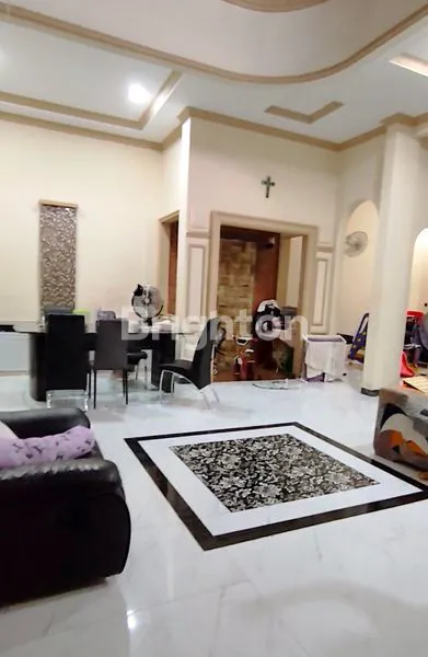 image RUMAH MEWAH 3 LANTAI 180M² SETIAP LANTAI ADA MASTERBEDROOM KAMAR MANDI DALAM DI SUNTER AGUNG JAKARTA UTARA (1)