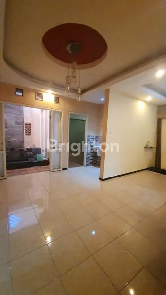 image RUMAH 2 LANTAI DENGAN 3 KAMAR DI SULFAT AGUNG MALANG (4)