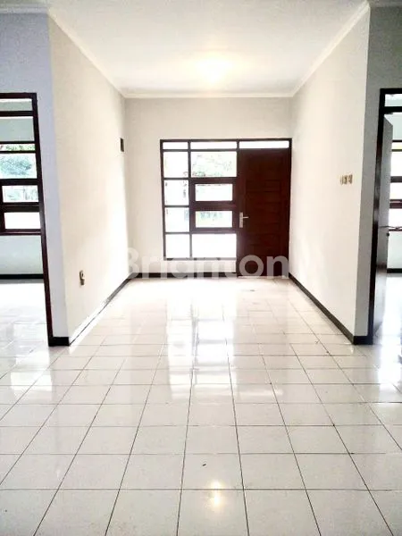 image RUMAH HOEK DI KOMPLEK BUMI ADIPURA GEDEBAGE , SIAP HUNI (3)