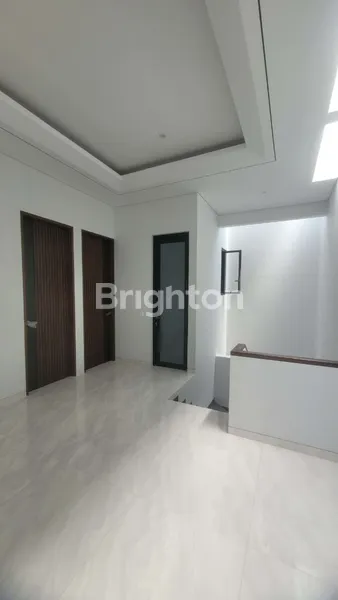 image MANYAR MODERN MINIMALIST 2LT HOOK DEKAT KLAMPIS ARAYA NGINDEN SEMOLOWARU (6)