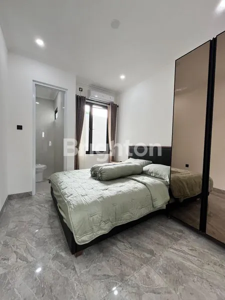 image RUMAH MEWAH 2 LANTAI DI KEMANG PRATAMA, BEKASI (7)