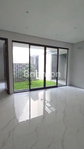 image DIJUAL RUMAH  SIAP HUNI MINIMALIS WOODLAND CITRALAND (1)