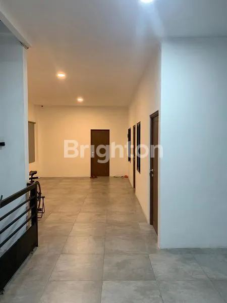 image RUKO GANDENG 4,5 LANTAI FULL RENOVASI LOKASI DI JALAN RAYA, BISA DILEWATI TRONTON / CONTAINER DI TAMAN SARI, JAKARTA BARAT. (8)