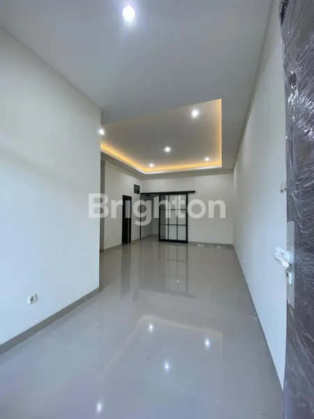 image DIJUAL RUMAH BARU MINIMALIS MODERN 2 LANTAI BAGUS DI RUNGKUT HARGA 1,7M - LAYOUT LEGA DAN NYAMAN (3)