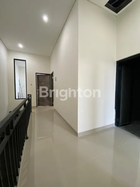 image DIJUAL RUMAH BARU MINIMALIS MODERN 2 LANTAI BAGUS DI RUNGKUT HARGA 1,7M - LAYOUT LEGA DAN NYAMAN (7)