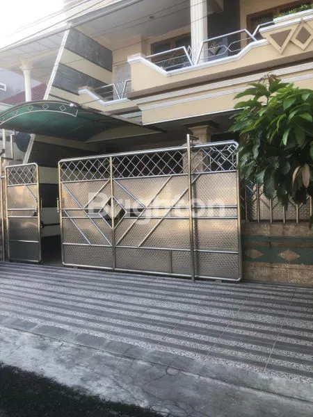 image RUMAH MEWAH DI DARMO BARU, LT 240M², 5+1 KAMAR (4)