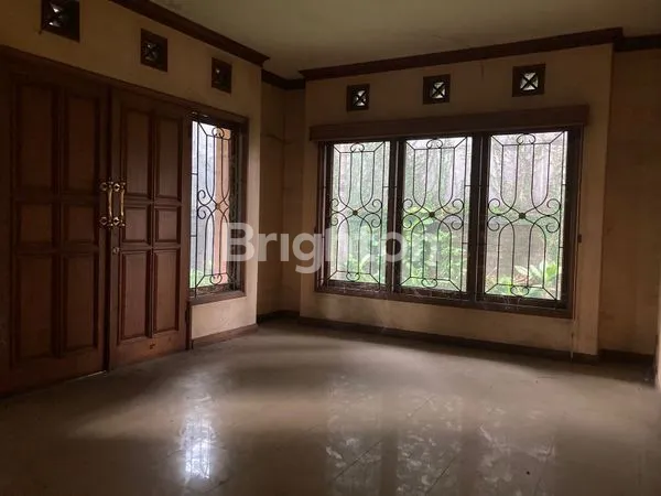 image EXCLUSIVE INVESTMENT OPPORTUNITY TANAH LUAS DENGAN BONUS RUMAH MEWAH CIPAYUNG  – JAKARTA TIMUR | SHM (2)
