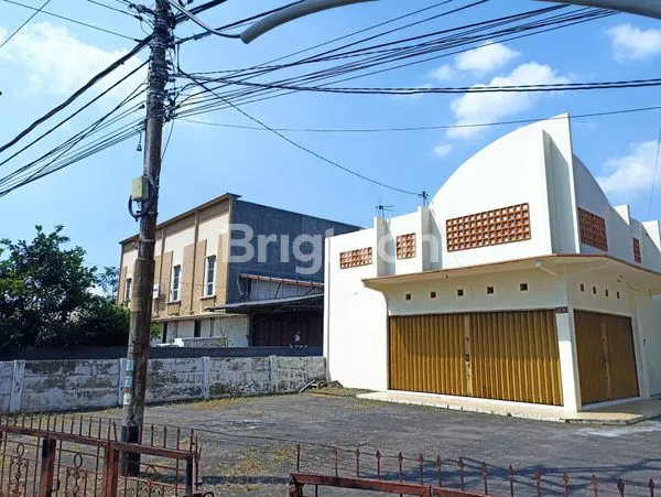 GUDANG SIAP PAKAI TEPI JALAN NASIONAL SEMARANG-SOLO-YOGYAKARTA