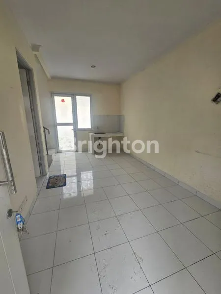 image DIJUAL CEPAT !! RUMAH SIAP HUNI CANTIK RAPI GADING SERPONG  (8)