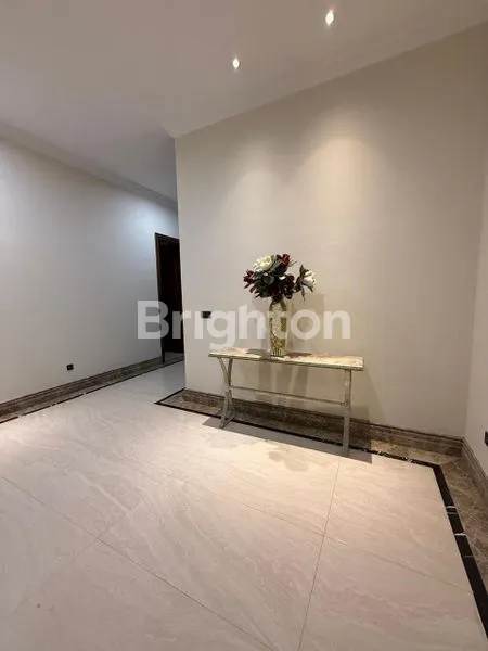 image PREMIUM HOUSE GRAHA FAMILY SURABAYA BARAT SIAP HUNI LUX (1)