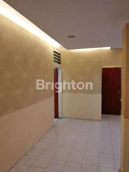 image RUMAH 7 KAMAR DI JALAN PROTOKOL, LT 210M² SIAP HUNI (4)