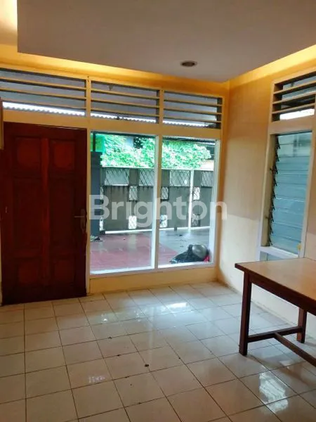 image RUMAH 7 KAMAR DI JALAN PROTOKOL, LT 210M² SIAP HUNI (3)