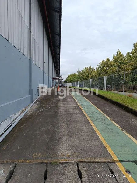 image GUDANG DENGAN LOADINGDOCK DI KAWASAN INDUSTRI DELTA SILICON, CIKARANG (4)