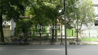 image RARE ITEM! HITUNG TANAH 529 M² | LEBAR 17,6 M | JL. JAKSA AGUNG SUPRAPTO – PUSAT SURABAYA (4)