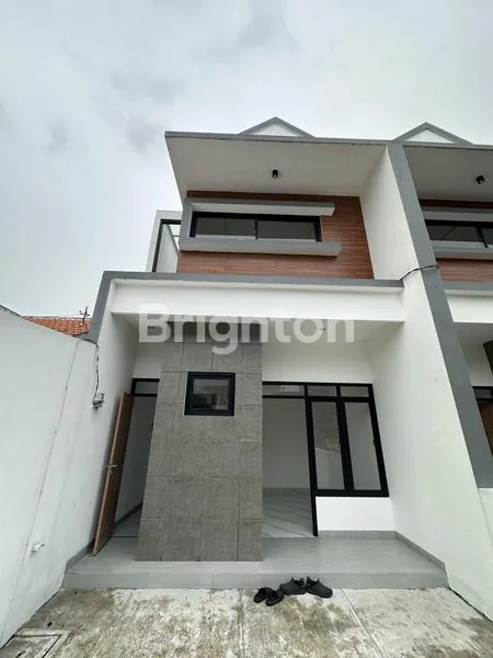image RUMAH 2 LANTAI – TENGGILIS MEJOYO SELATAN, SURABAYA  HARGA TERJANGKAU | LINGKUNGAN NYAMAN | AKSES MUDAH (1)