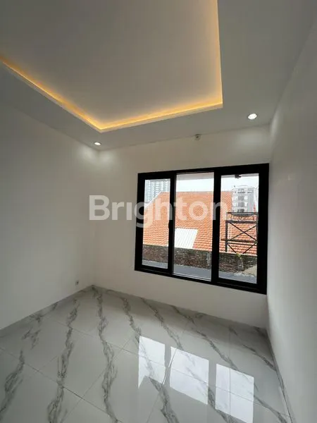 image RUMAH 2 LANTAI – TENGGILIS MEJOYO SELATAN, SURABAYA  HARGA TERJANGKAU | LINGKUNGAN NYAMAN | AKSES MUDAH (3)