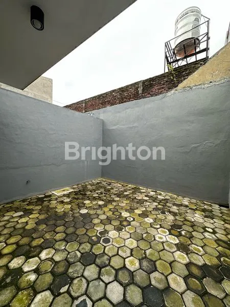 image RUMAH 2 LANTAI – TENGGILIS MEJOYO SELATAN, SURABAYA (3)