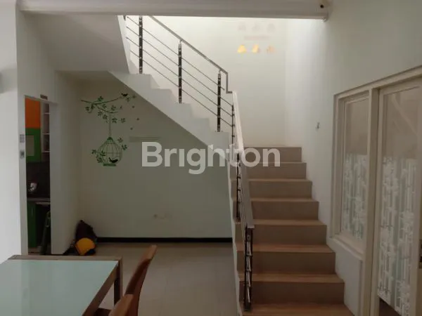 image RUMAH 2 LANTAI BAGUS SIAP HUNI PERUMAHAN GREEN LEAF PANDUGO RUNGKUT DEKAT PURIMAS (4)