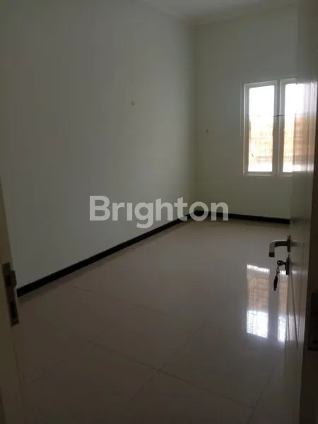 image RUMAH 2 LANTAI BAGUS SIAP HUNI PERUMAHAN GREEN LEAF PANDUGO RUNGKUT DEKAT PURIMAS (6)