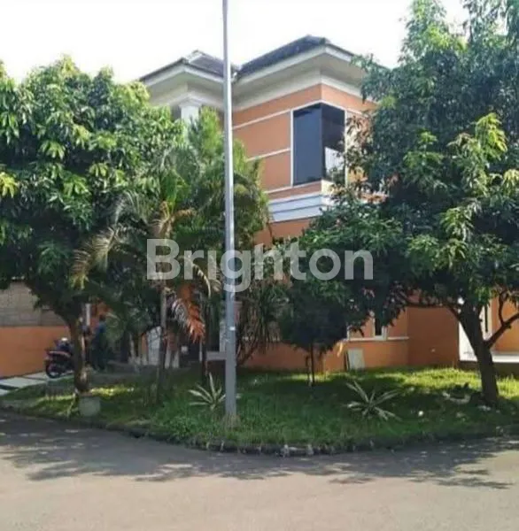image RUMAH CANTIK DI FESTIVE GARDEN, LT 230M², 4KT+4KM (5)