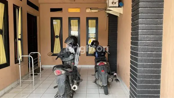 image RUMAH 2 LANTAI PLUS TOKO POSISI HOOK SIAP USAHA CIOMAS PAGELARAN BOGOR (4)