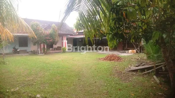 image RUMAH ICONIC HALAMAN LUAS SUASANA ASRI  (2)