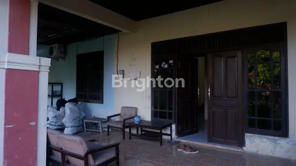 image RUMAH ICONIC HALAMAN LUAS SUASANA ASRI  (3)