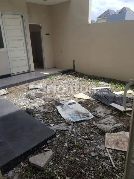 image HUNIAN NYAMAN 2 LANTAI DEKAT MERR, 5 KAMAR & SHM (7)